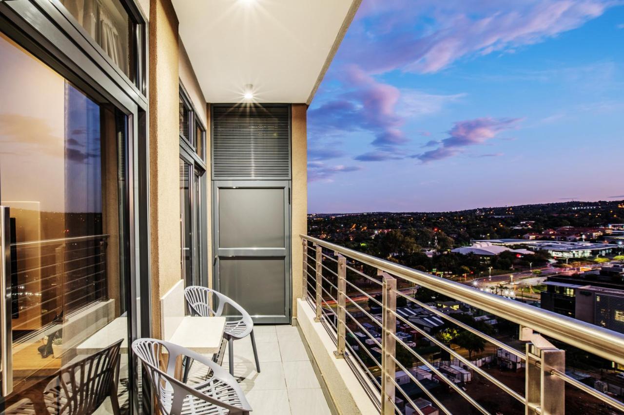 Menlyn Maine Residence Unit 1419 Pretoria-Noord Εξωτερικό φωτογραφία